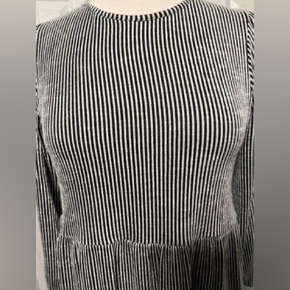 Caution to the wind striped dress, size M - Picture 3 of 4